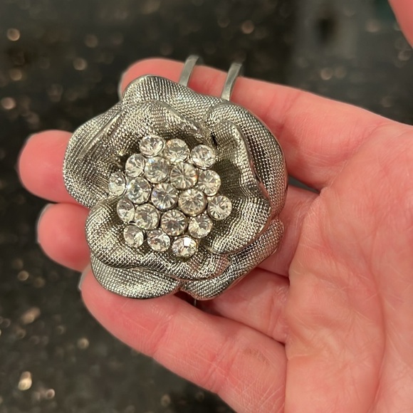 Silver rhinestone studded hinged floral cuff bracelet - Picture 8 of 9